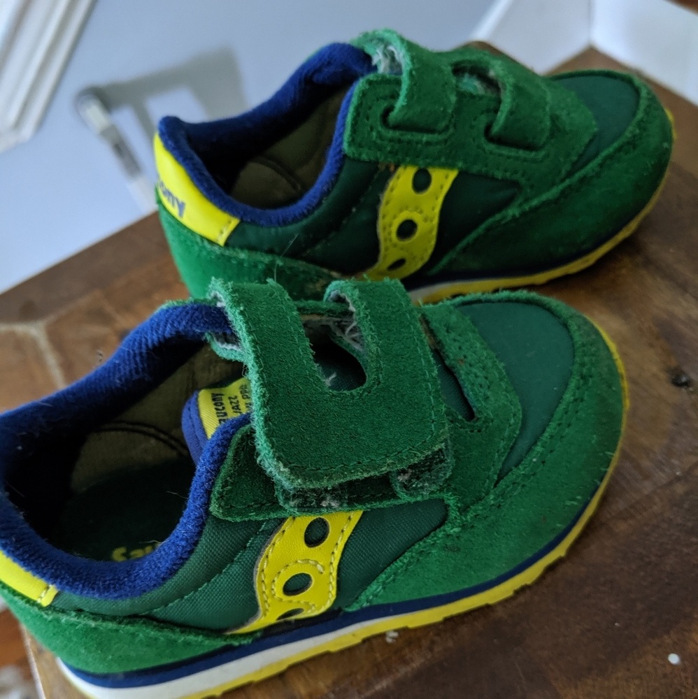 Saucony tennis shoes